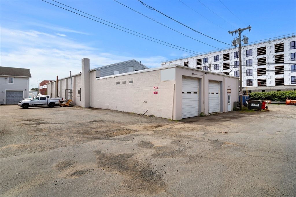 2 Tulip St Property Photo 9