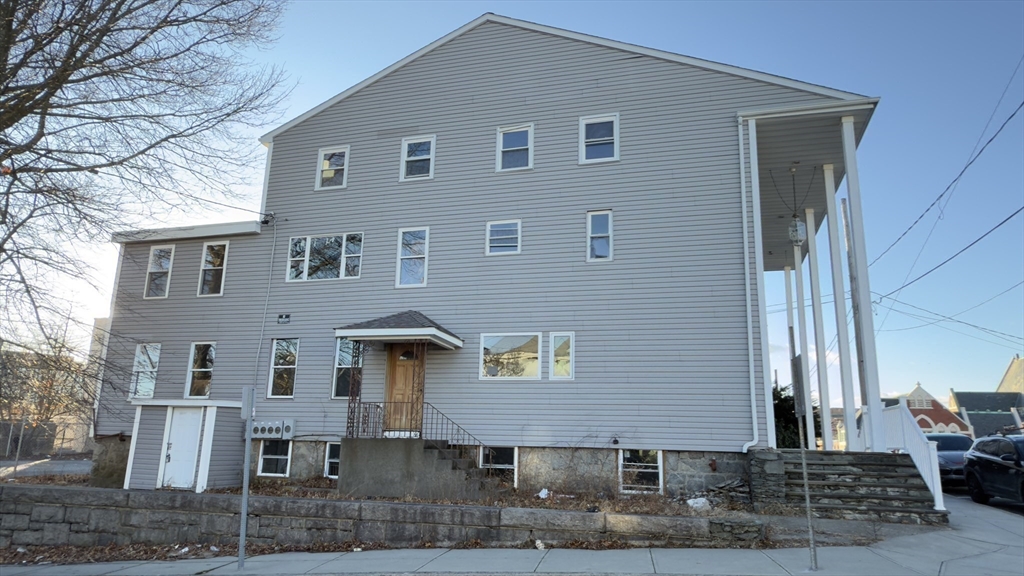 289 Bank St. Property Photo 3