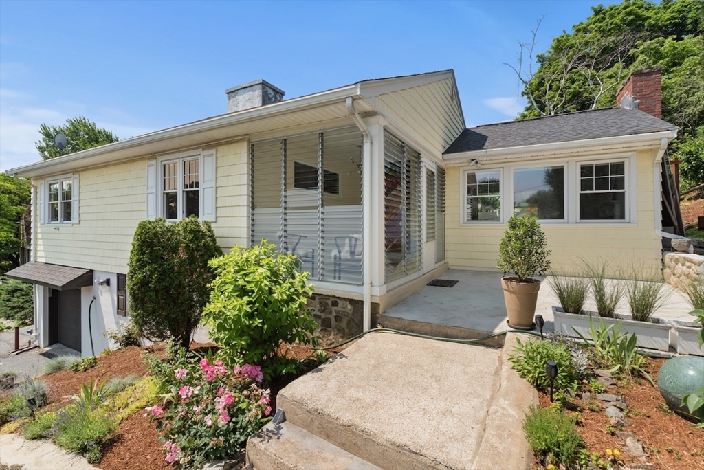 10 Ridge St Property Photo 1