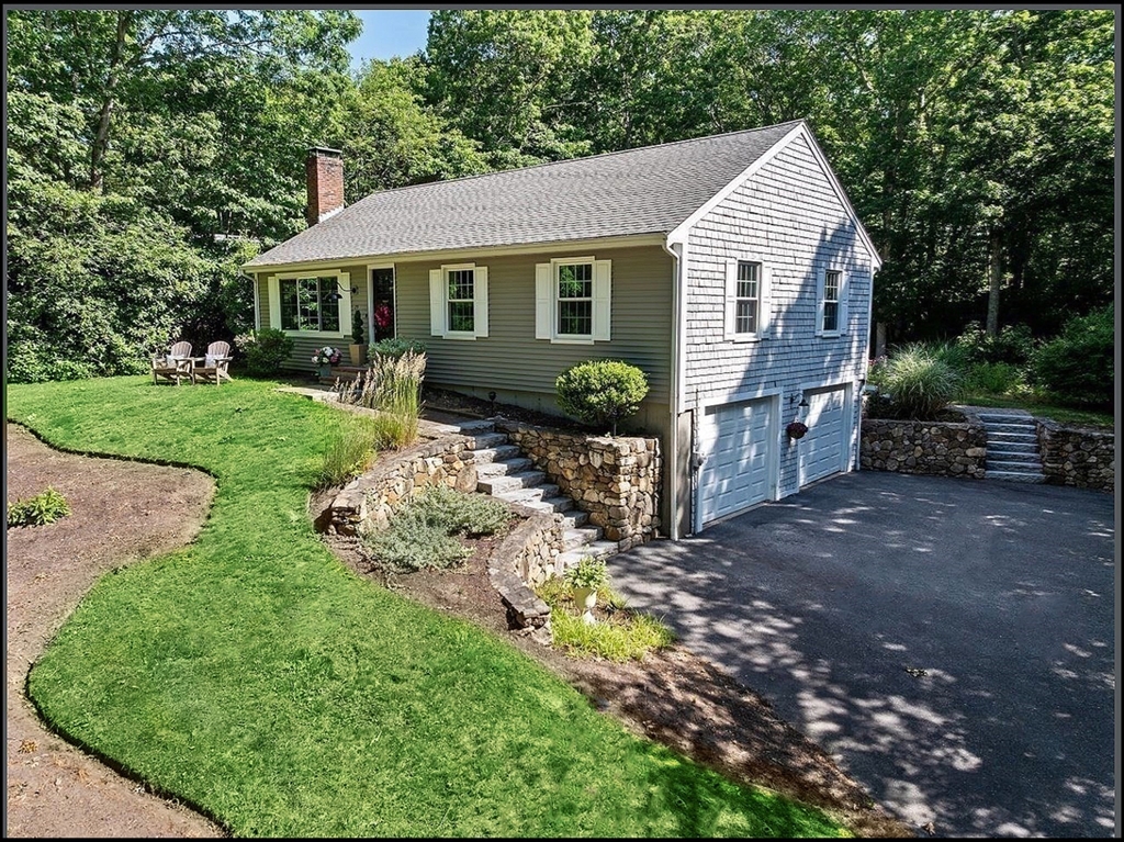 15 Surrey Ln