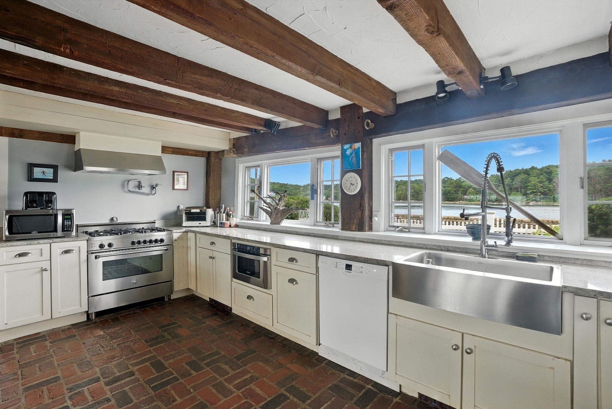 672 Washington Street Property Photo 15