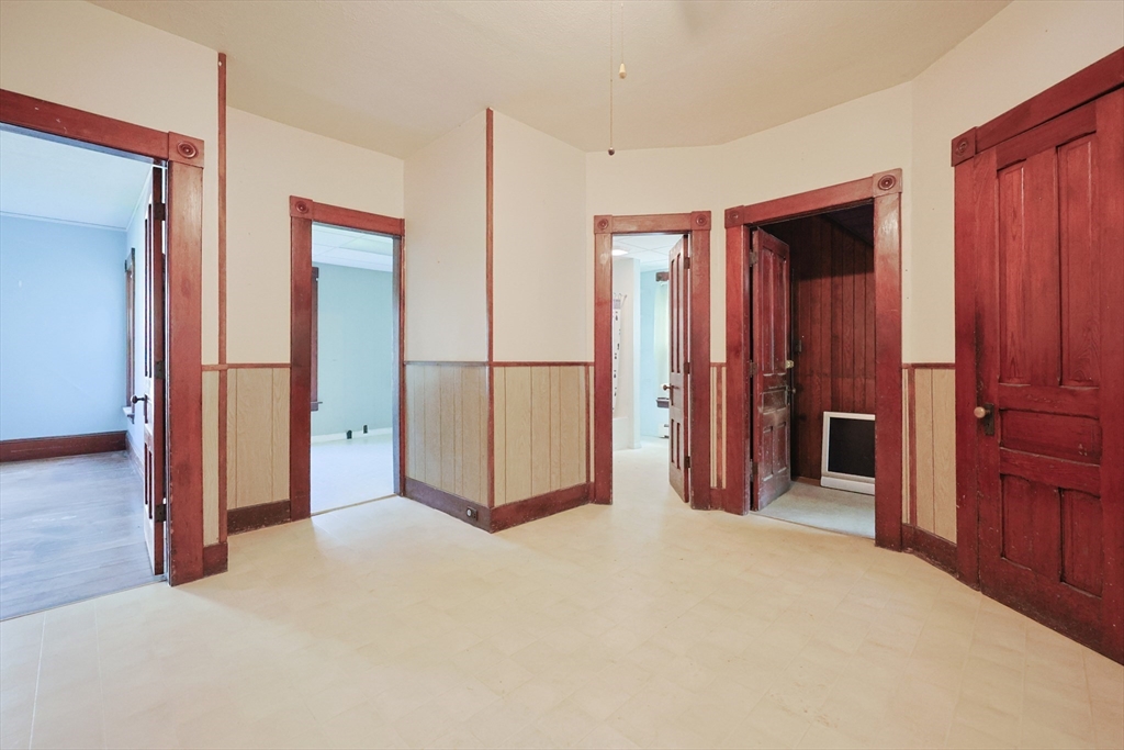 25 Elm St Property Photo 6