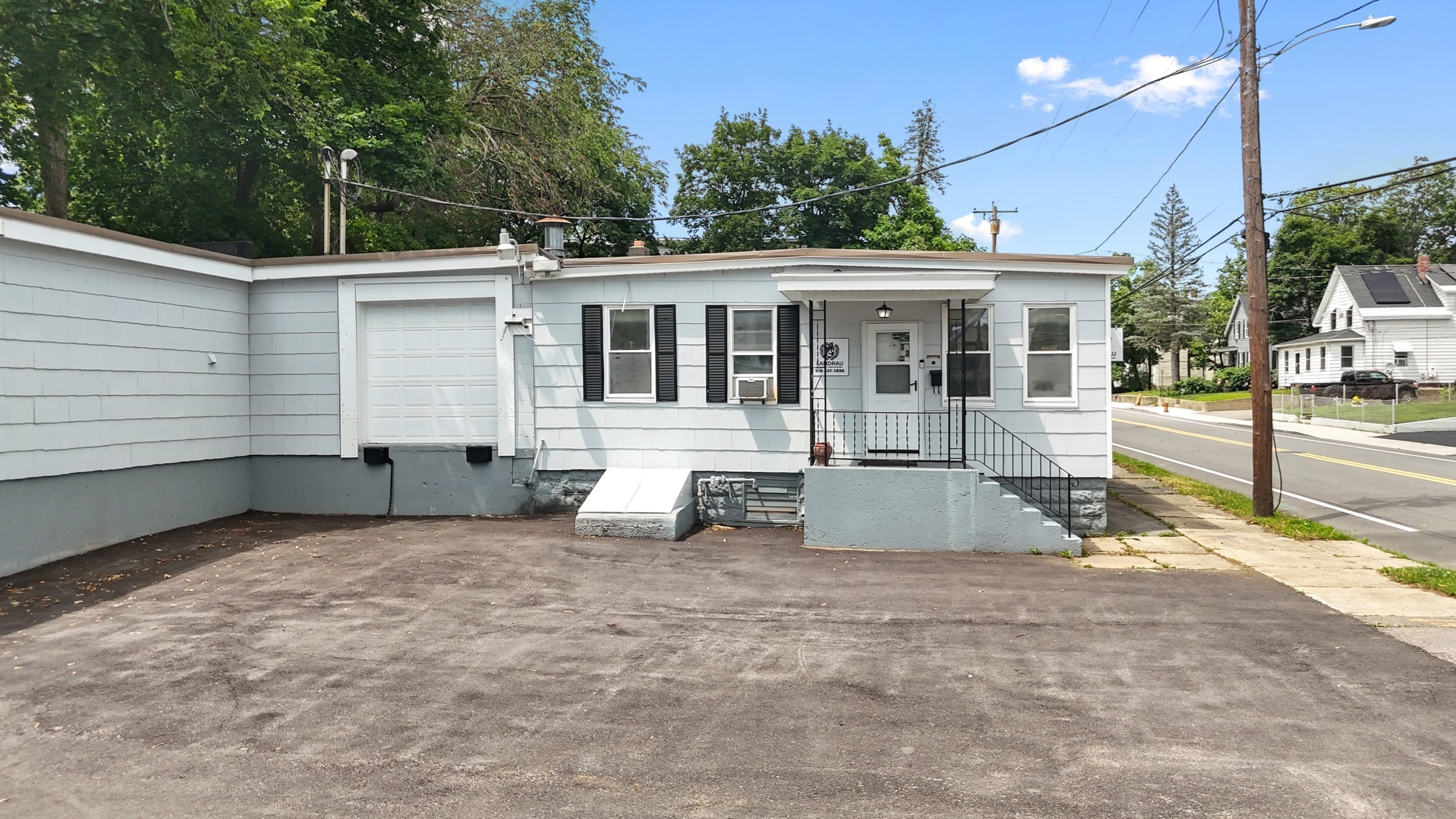 22 Laurel St Property Photo 2