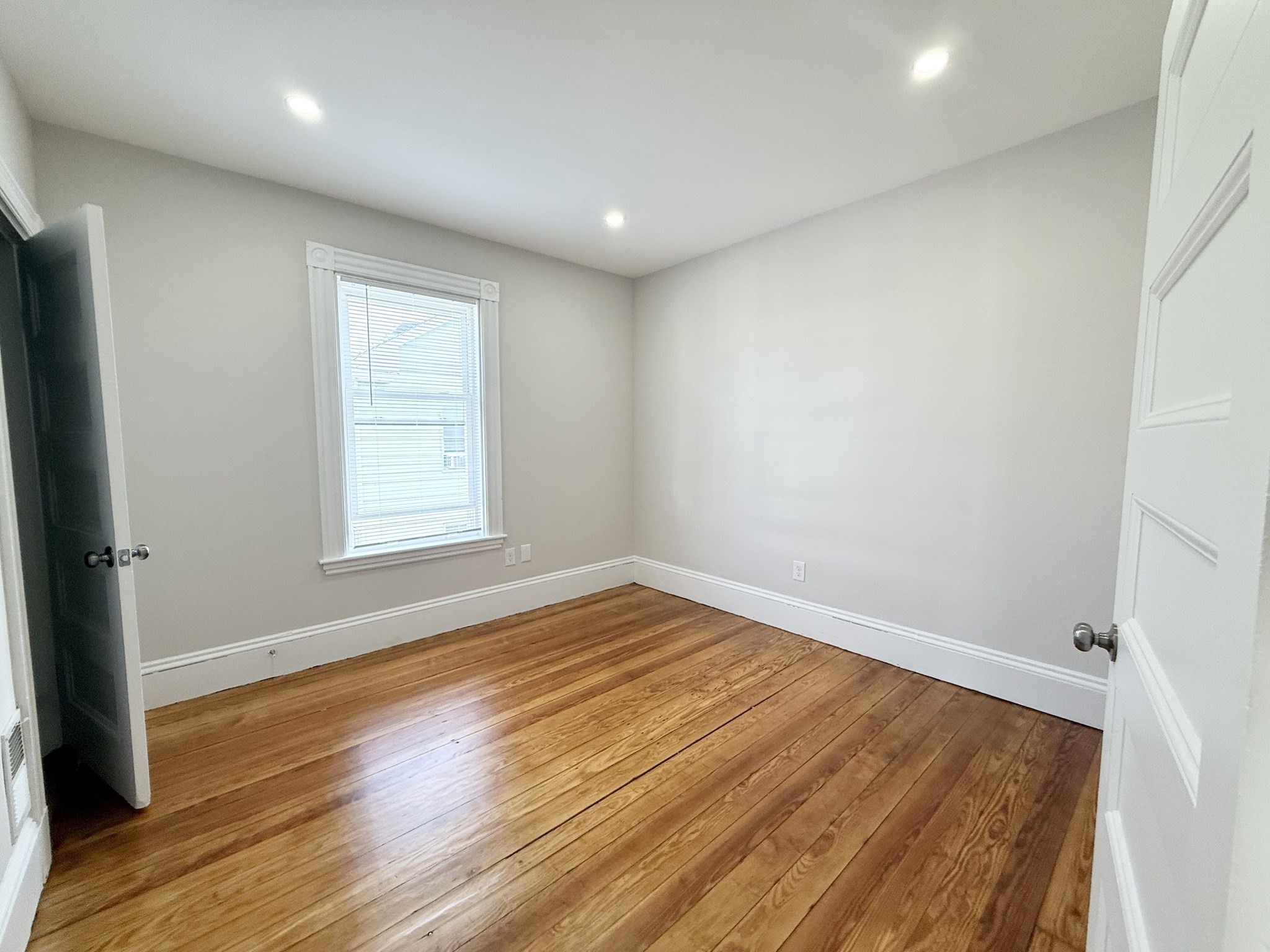 71 Saxton St # 3 Property Photo 3