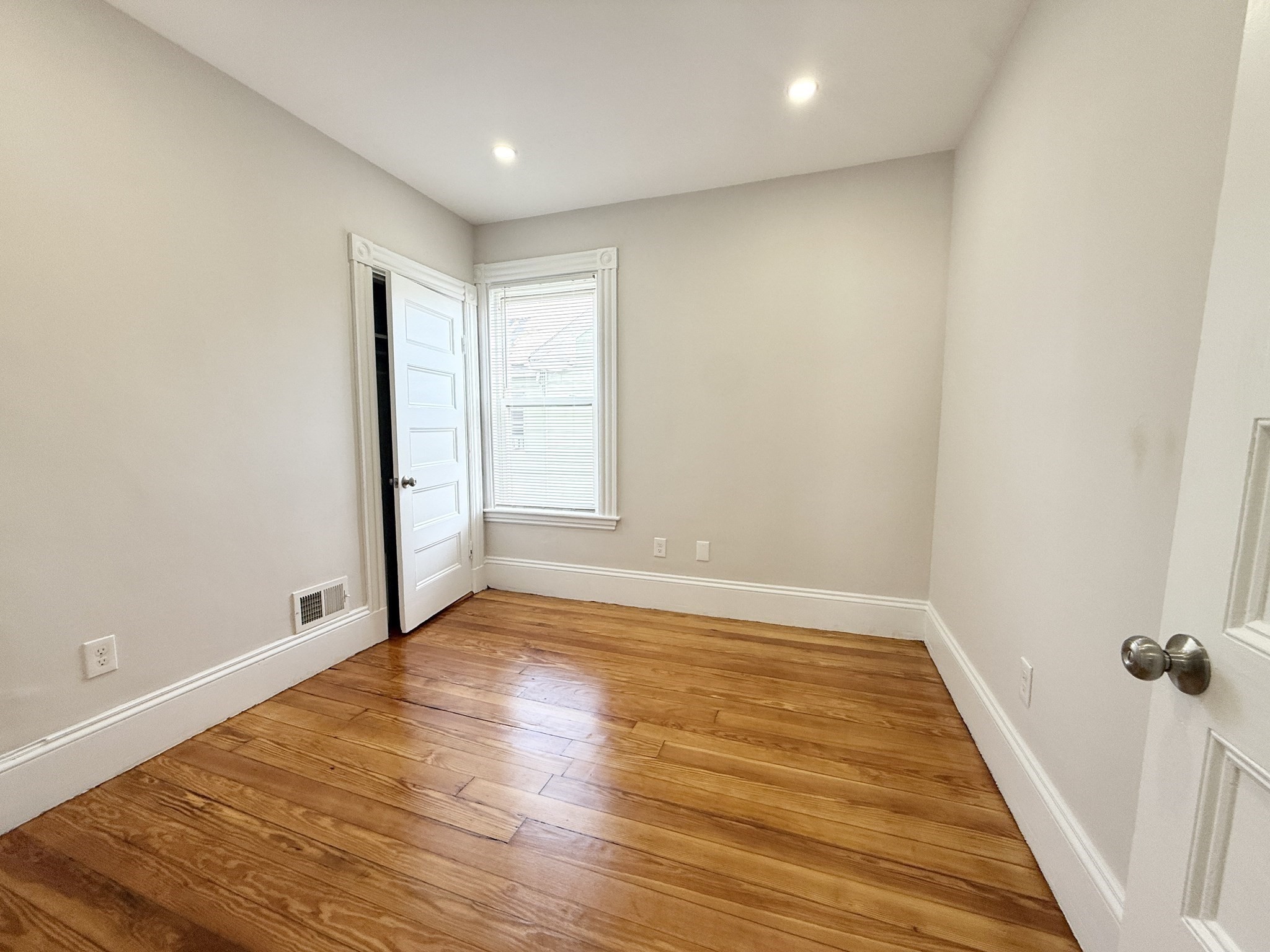 71 Saxton St # 3 Property Photo 5