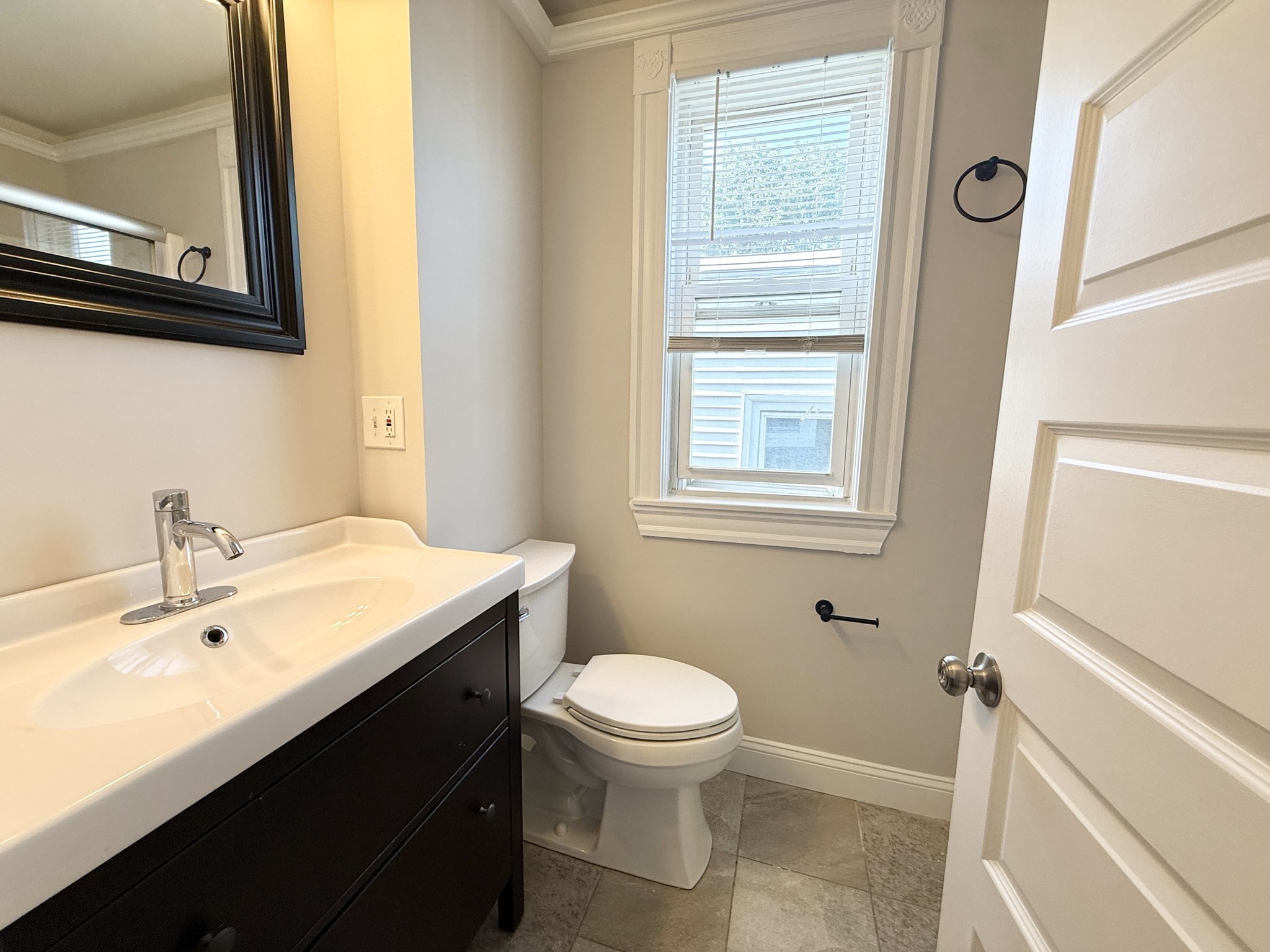 71 Saxton St # 3 Property Photo 8
