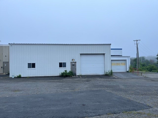 207 Highland Ave # B Property Photo 2