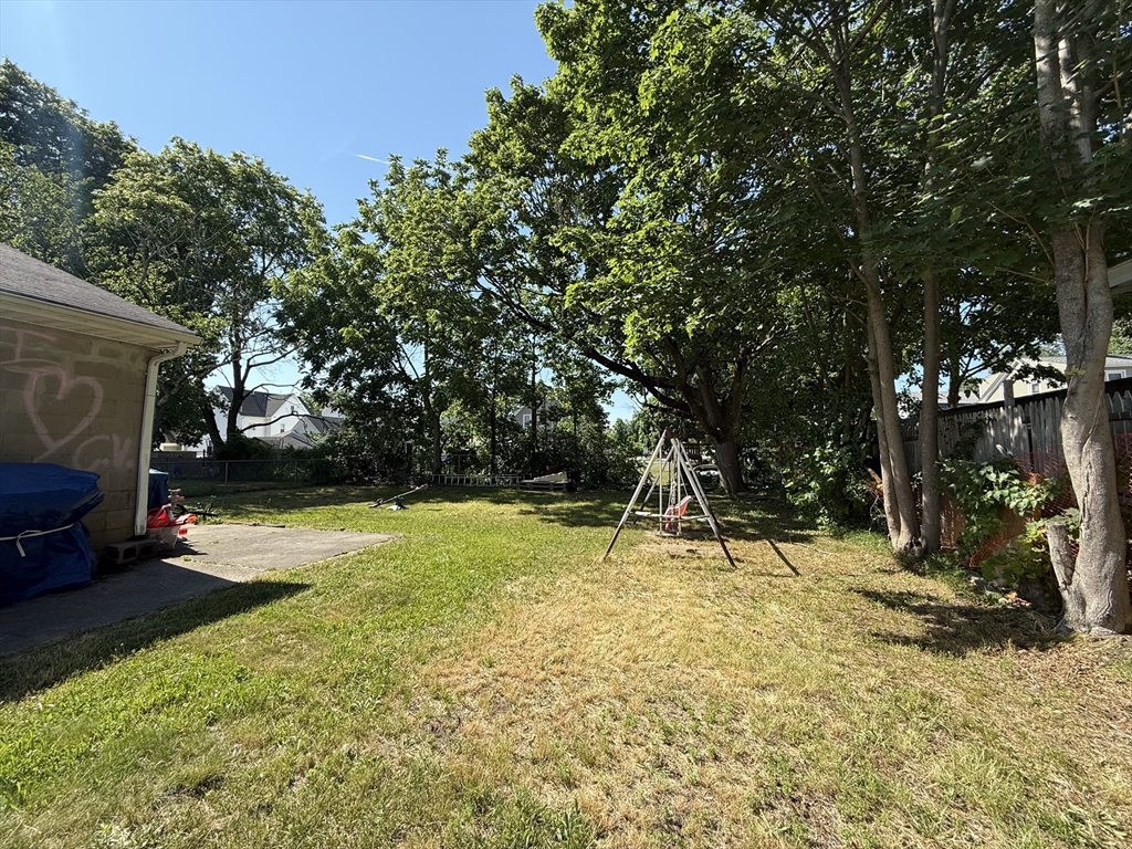 167 Whittenton St Property Photo 4