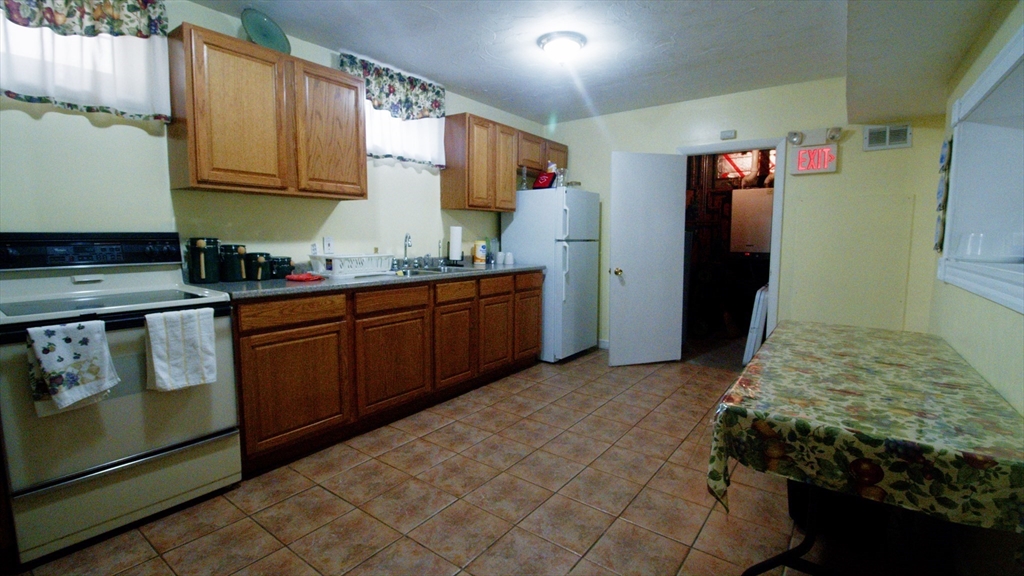 190 Cherry St Property Photo 9