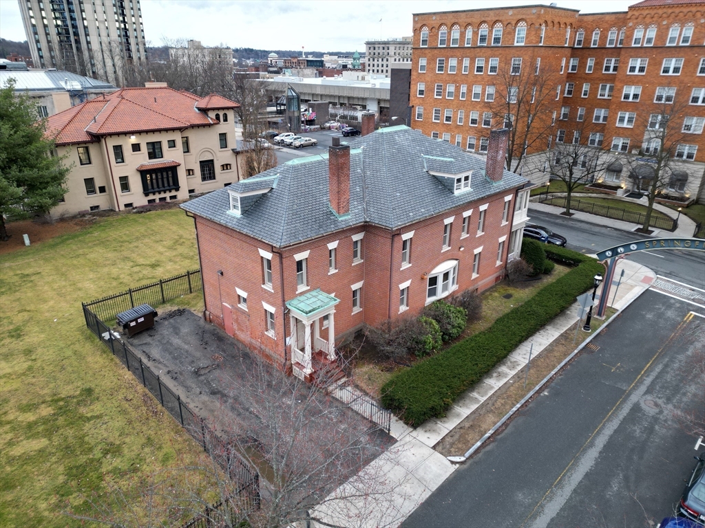 73 Chestnut St Property Photo 4