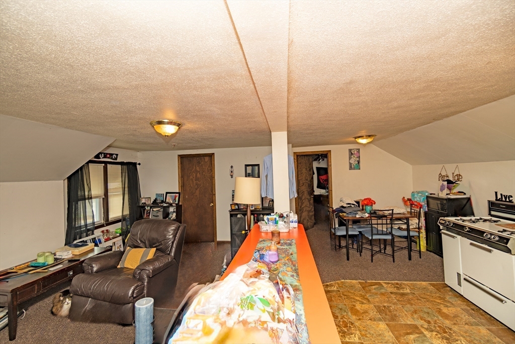 294 E Main St Property Photo 14