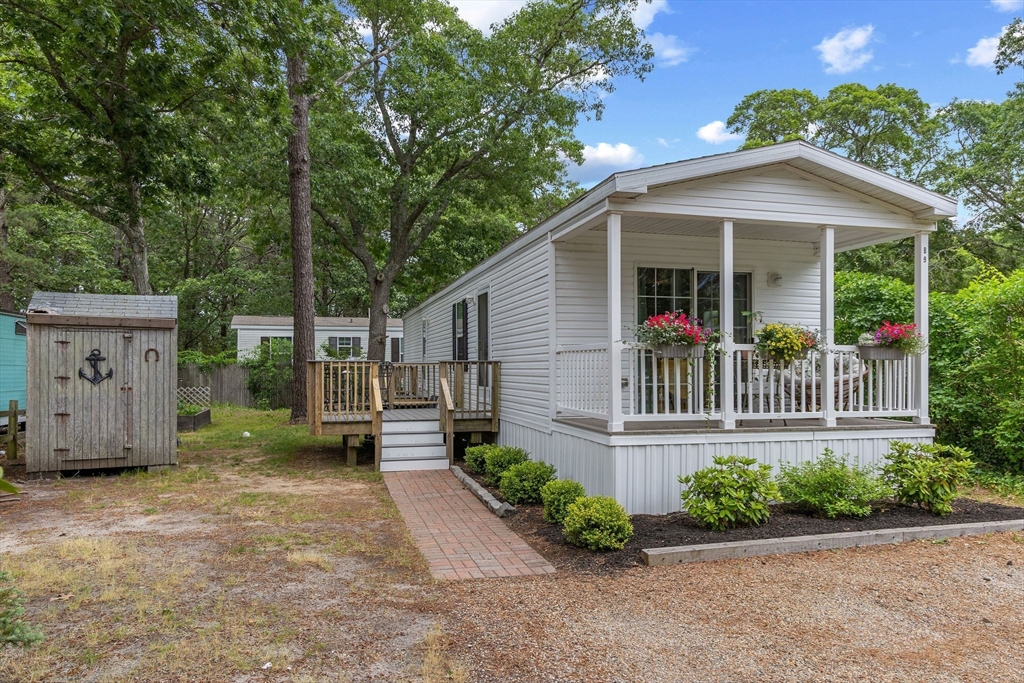 210 West Road # B9 Property Photo 1