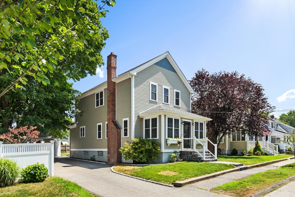 8 Howe St Property Photo 1