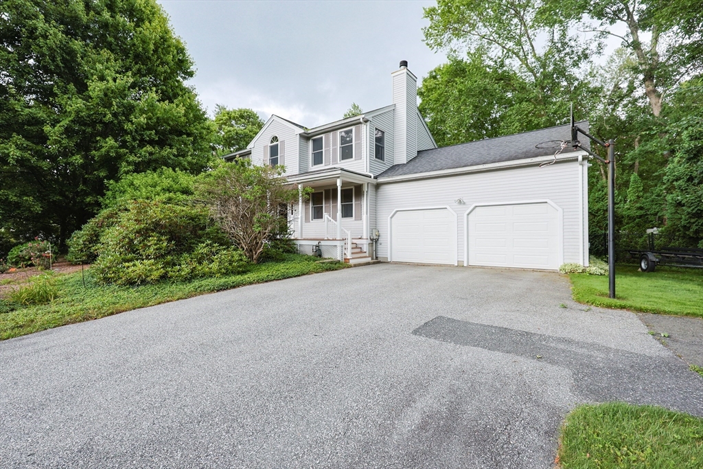 4 Rainbow Dr Property Photo 1