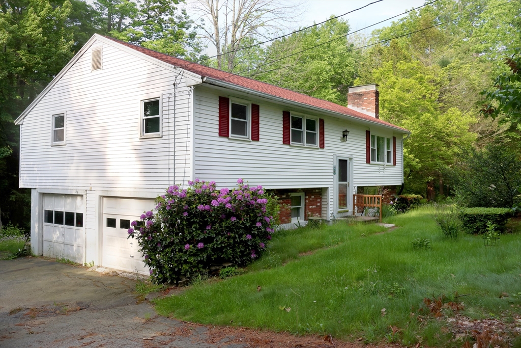 2 Laurel Ln Property Photo 1