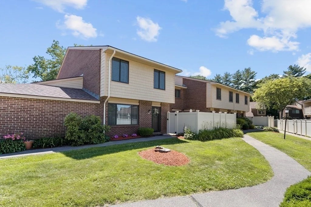 109 Greenbrook Dr # 109 Property Photo 3