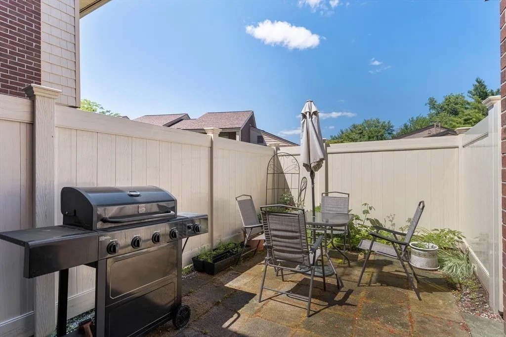 109 Greenbrook Dr # 109 Property Photo 6