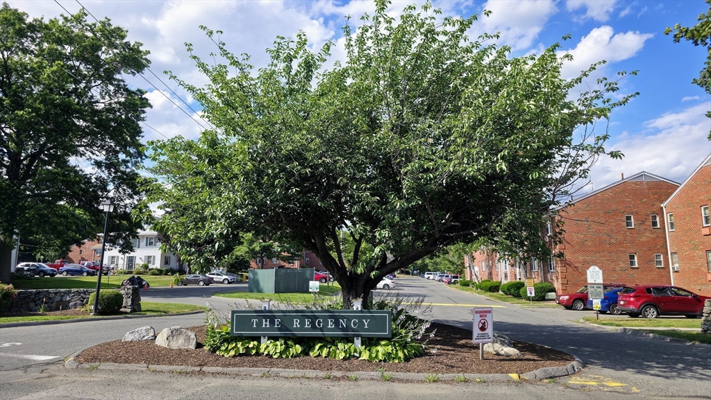 261 Regency Park Dr # 261 Property Photo 1
