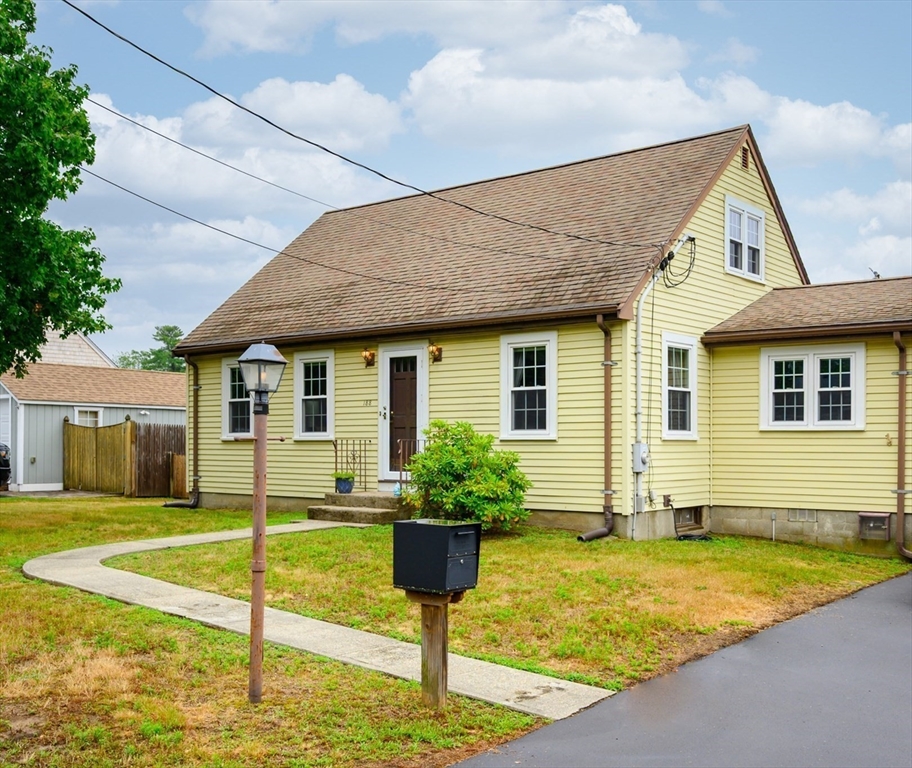 188 Oak Street Property Photo 1