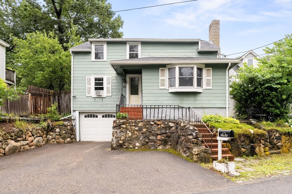 40 Baker St Property Photo 1