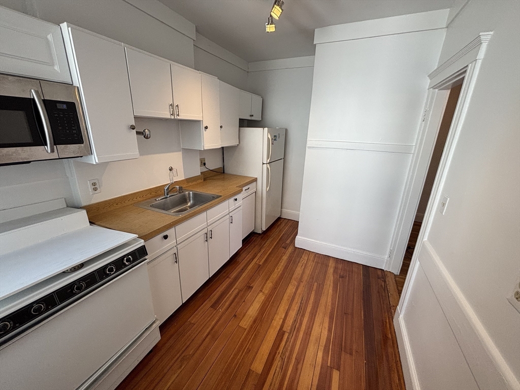 343 South Huntington # 7 Property Photo 4