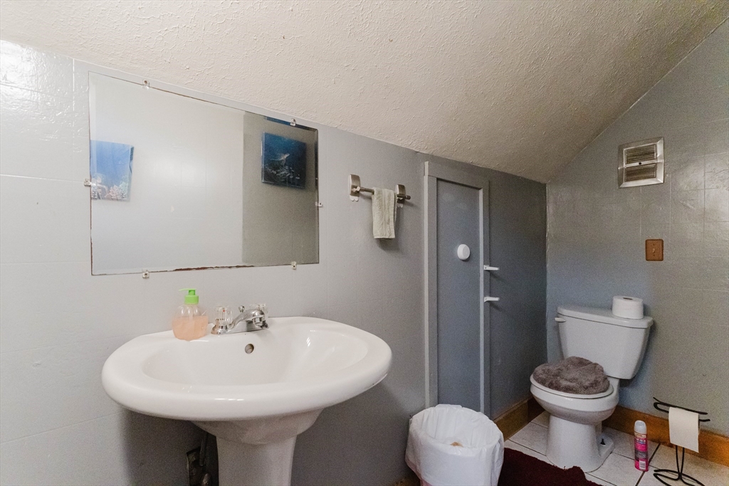 26 Granite St Property Photo 11