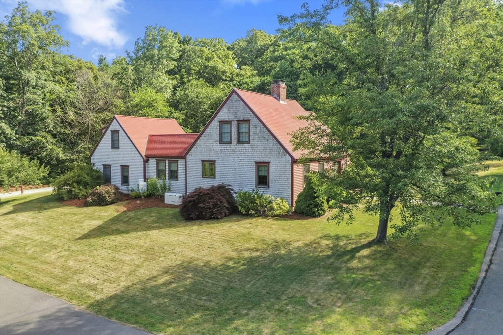 22 Greentree Ln Property Photo 1