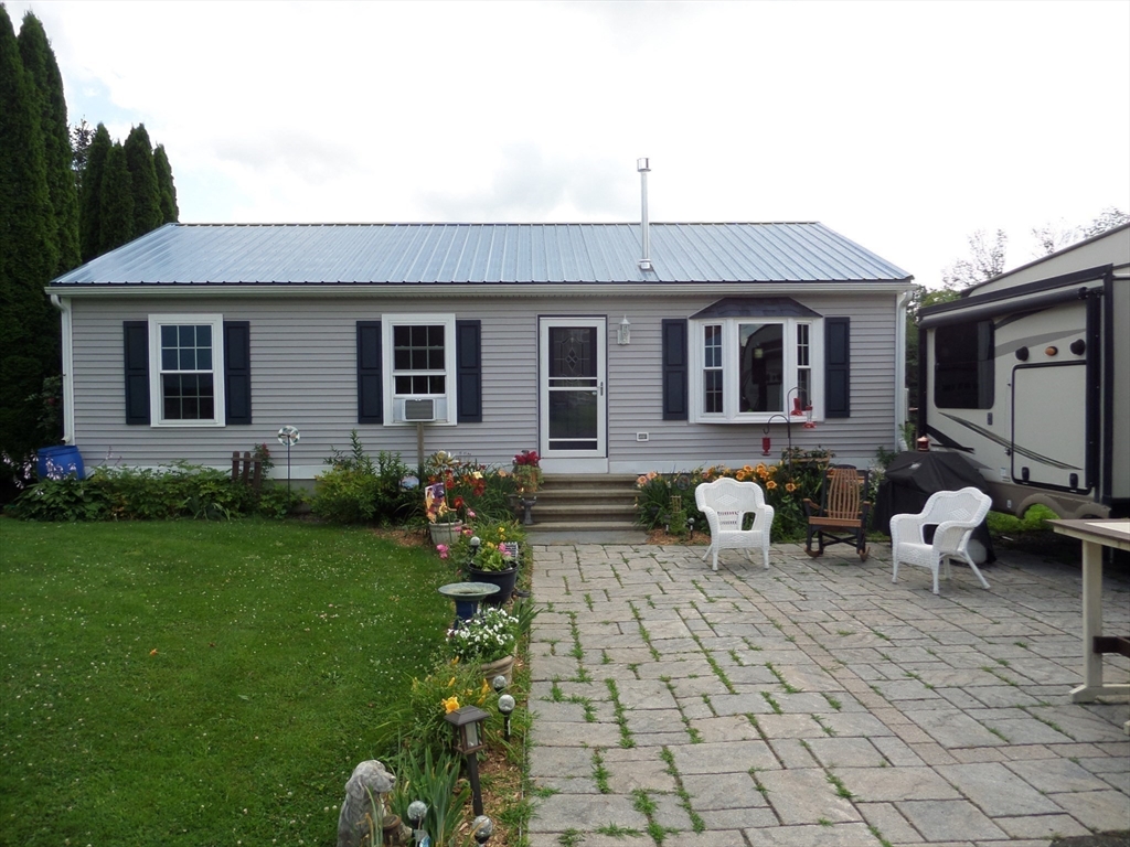 527 Old Post Rd Property Photo 1