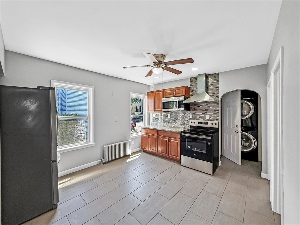 70 Cutler St Property Photo 11