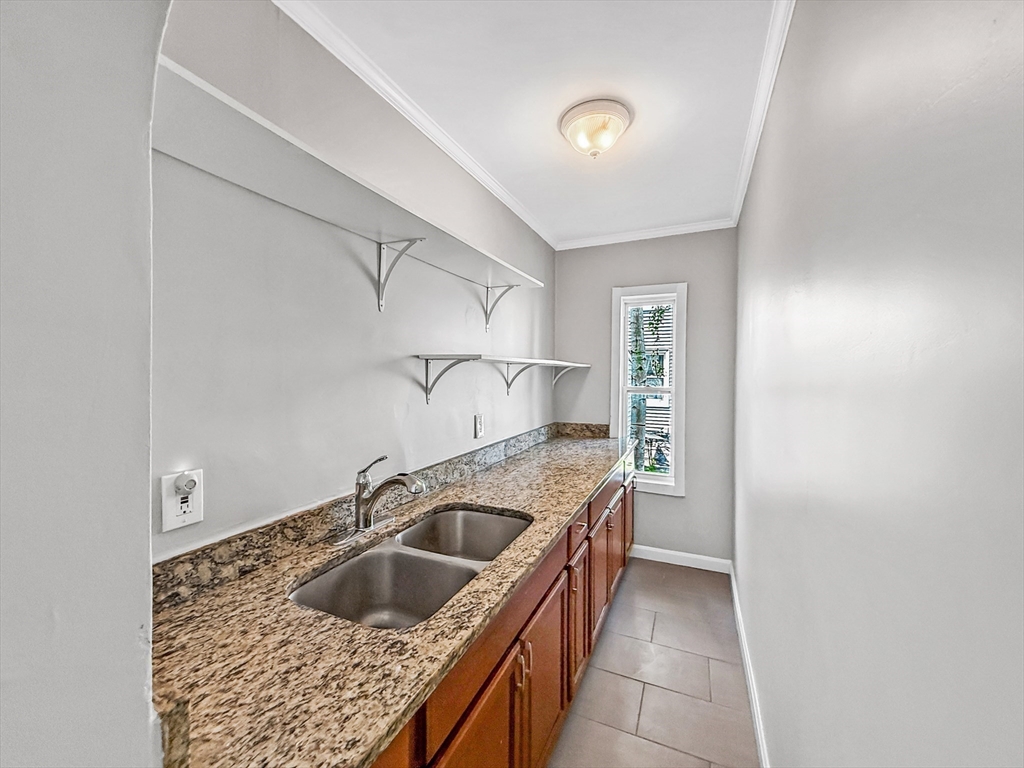 70 Cutler St Property Photo 14