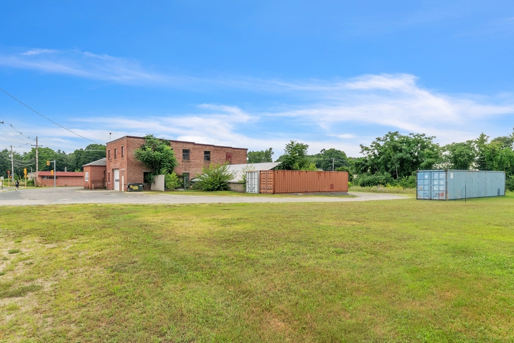 2019 Bridge St Property Photo 2