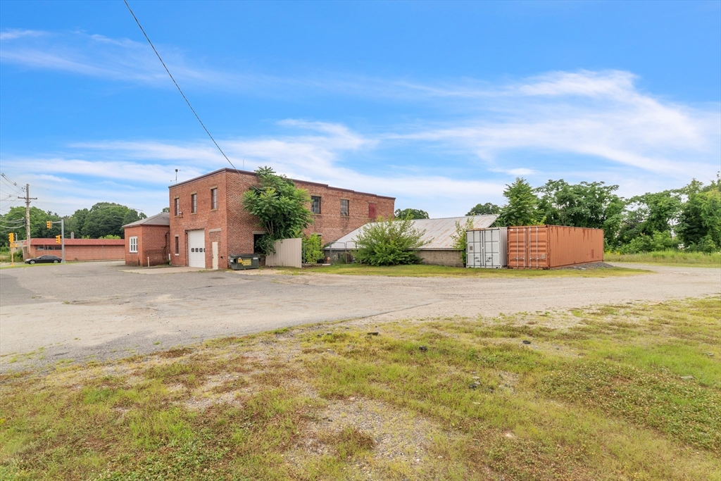 2019 Bridge St Property Photo 4