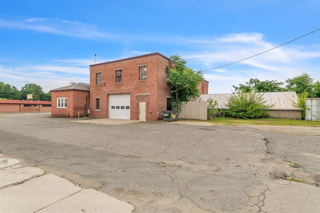 2019 Bridge St Property Photo 5