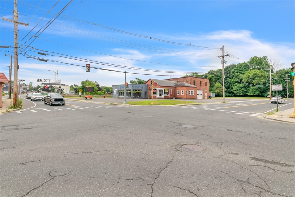 2019 Bridge St Property Photo 6