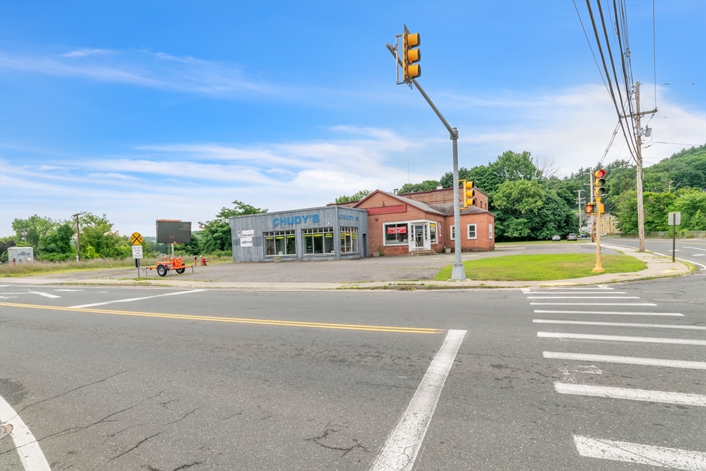 2019 Bridge St Property Photo 7