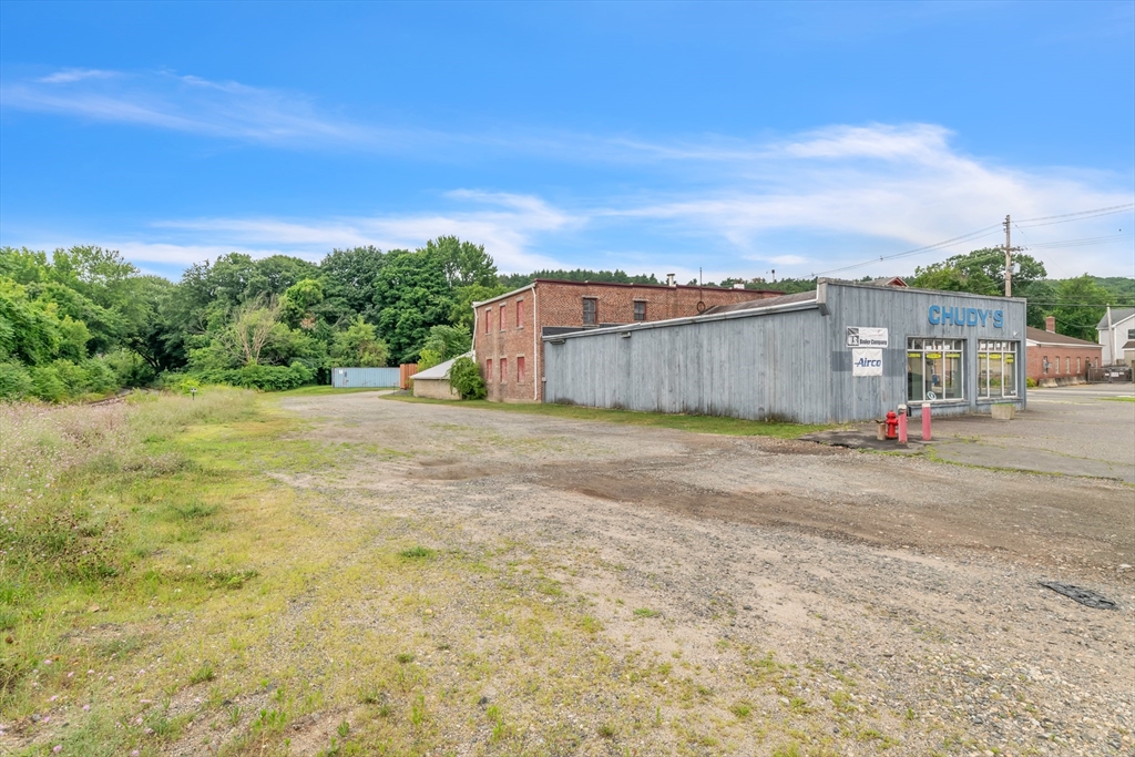 2019 Bridge St Property Photo 8