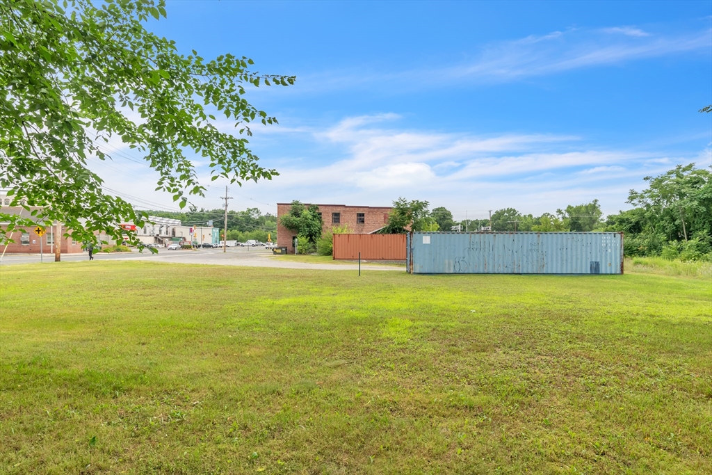 2019 Bridge St Property Photo 10