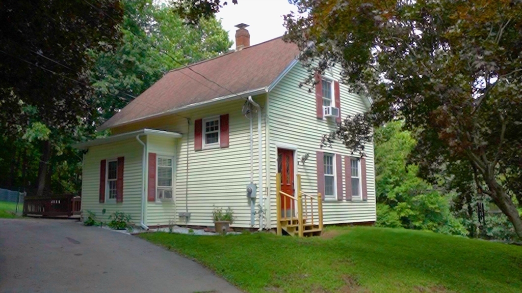 4 Walnut St Property Photo 1