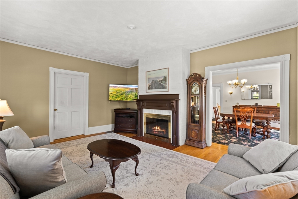 52 Oak Street Property Photo 3