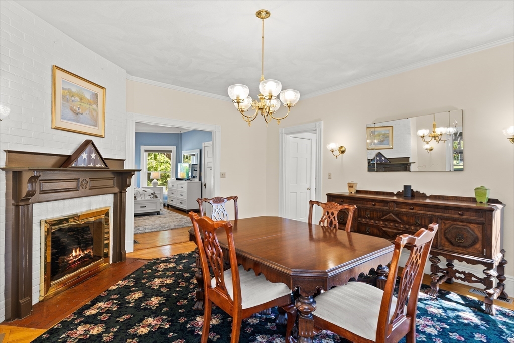 52 Oak Street Property Photo 4