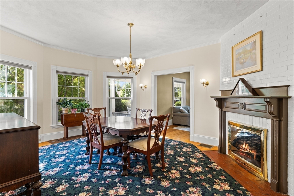 52 Oak Street Property Photo 5