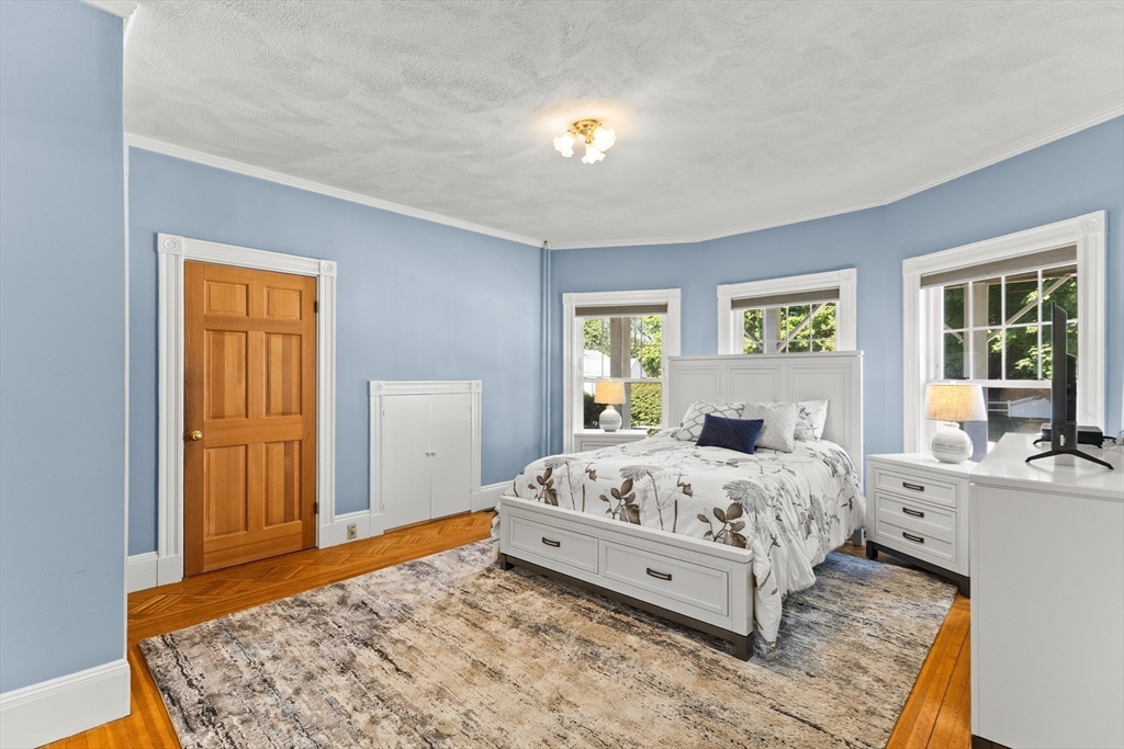 52 Oak Street Property Photo 6