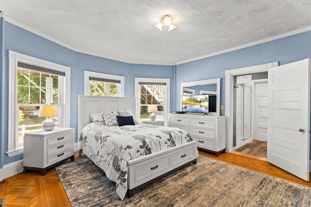 52 Oak Street Property Photo 7