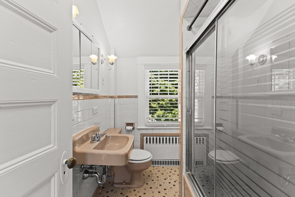 52 Oak Street Property Photo 21