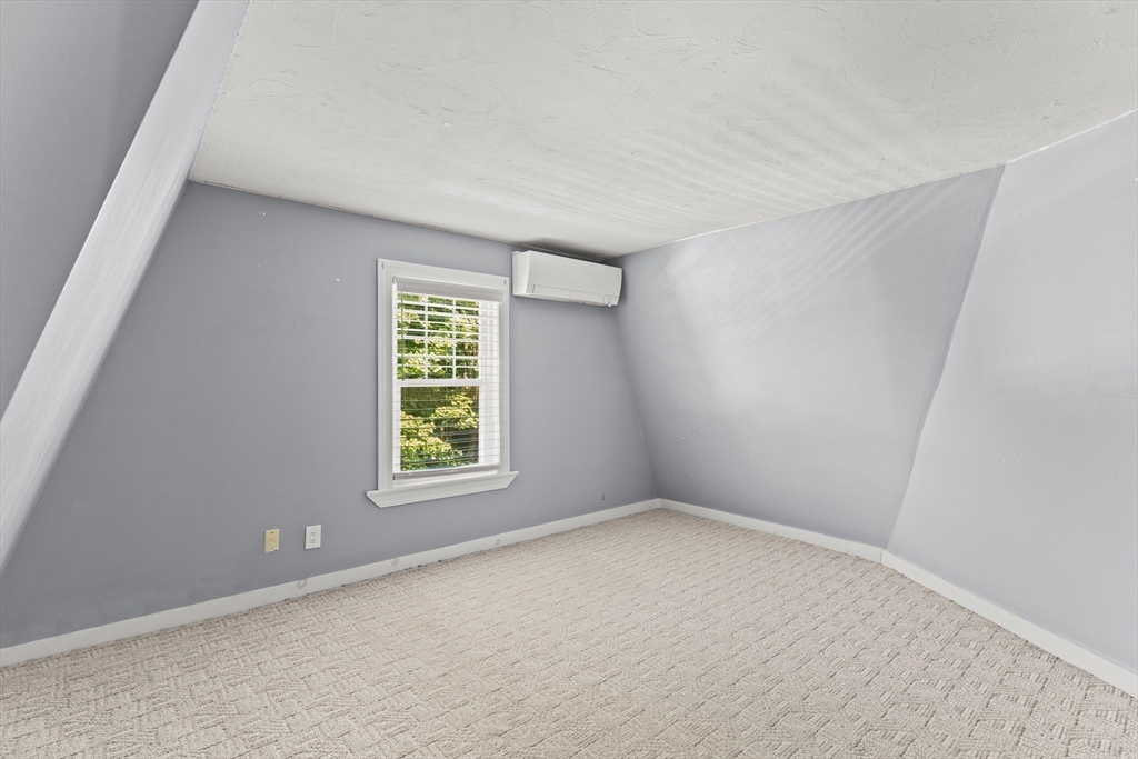 52 Oak Street Property Photo 22