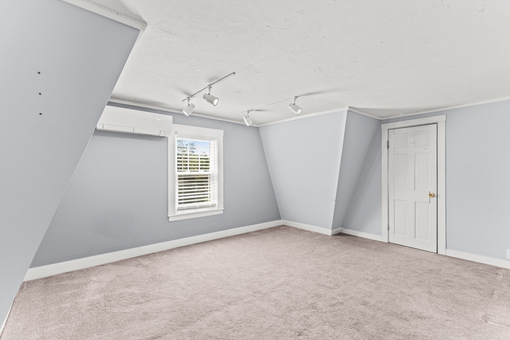 52 Oak Street Property Photo 24