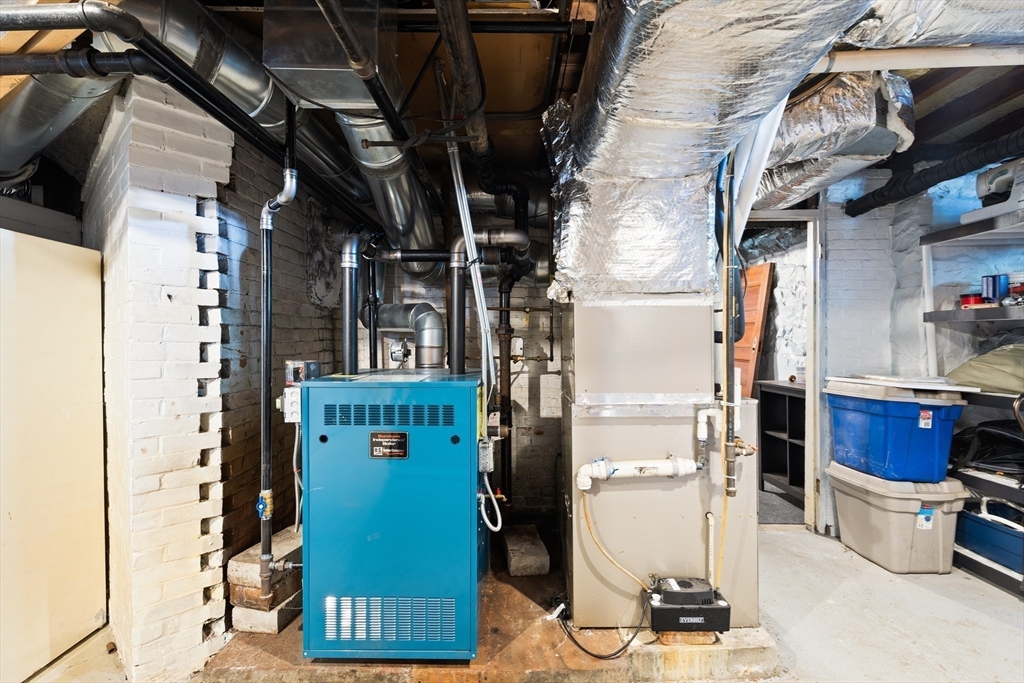 52 Oak Street Property Photo 27