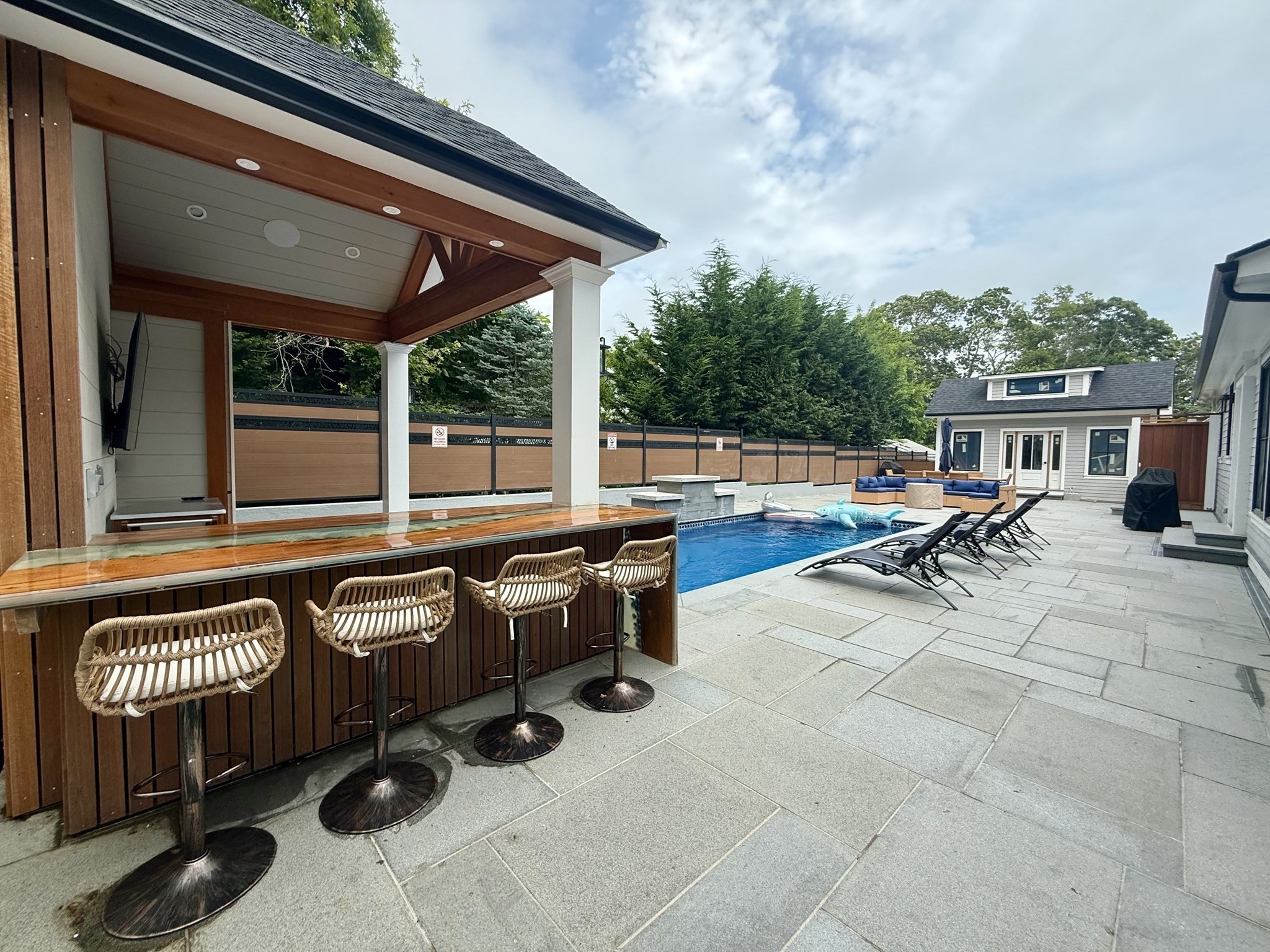 14 Bernard Circle Property Photo 17