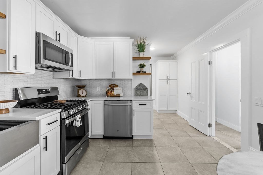 13 Arlington St Property Photo 6