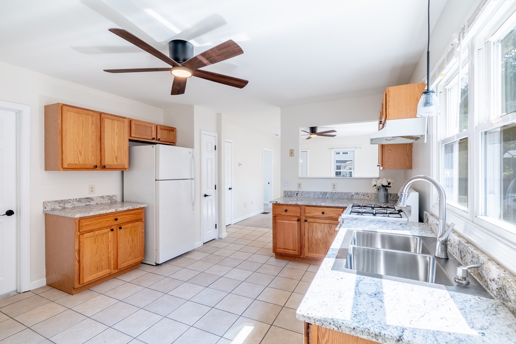 98-100 Cherrelyn St Property Photo 3